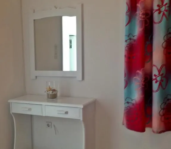 Papanikola House 2 *